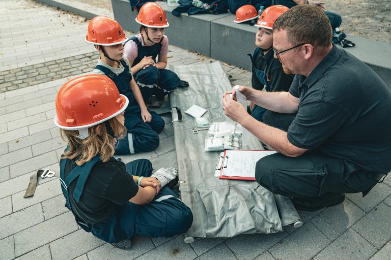 Mehr über den Artikel erfahren Abnahme der Jugendflamme 1 der Jugendfeuerwehren Kerpen